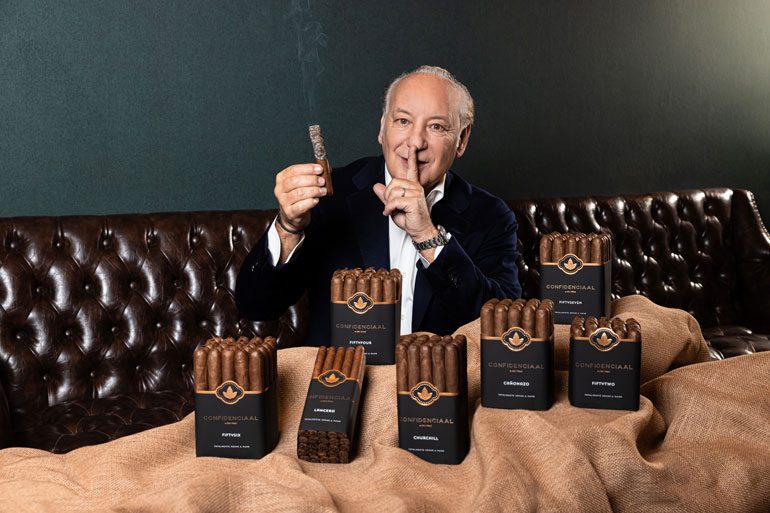  Cigraal Showcasing Their New “Confidenciaal“ Luxury Bundle Cigars