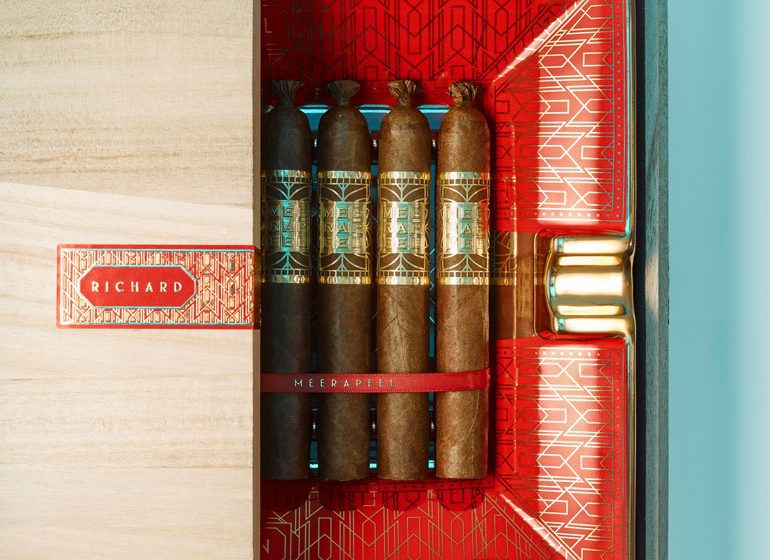  MEERAPFEL Cigar starts shipping “Richard” Double Robusto